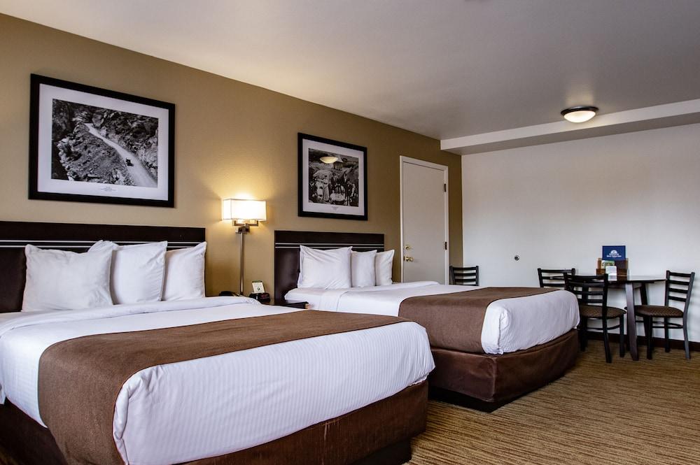 Hotel At 2*