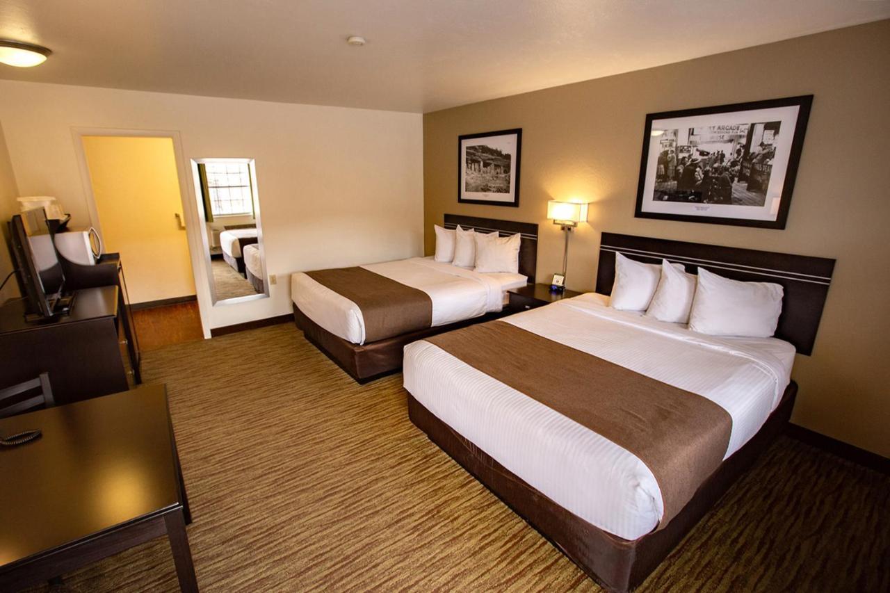 Hotel At
